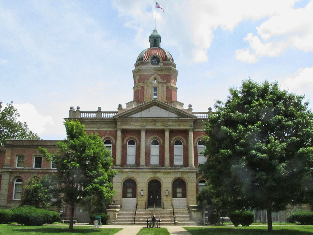 image of the courthouse located in goshen, indiana